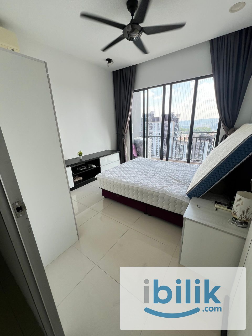 MEDIUM ROOM FULLY FURNISHED(FEMALE UNIT)DIRECT LINK TO LRT - Image 5