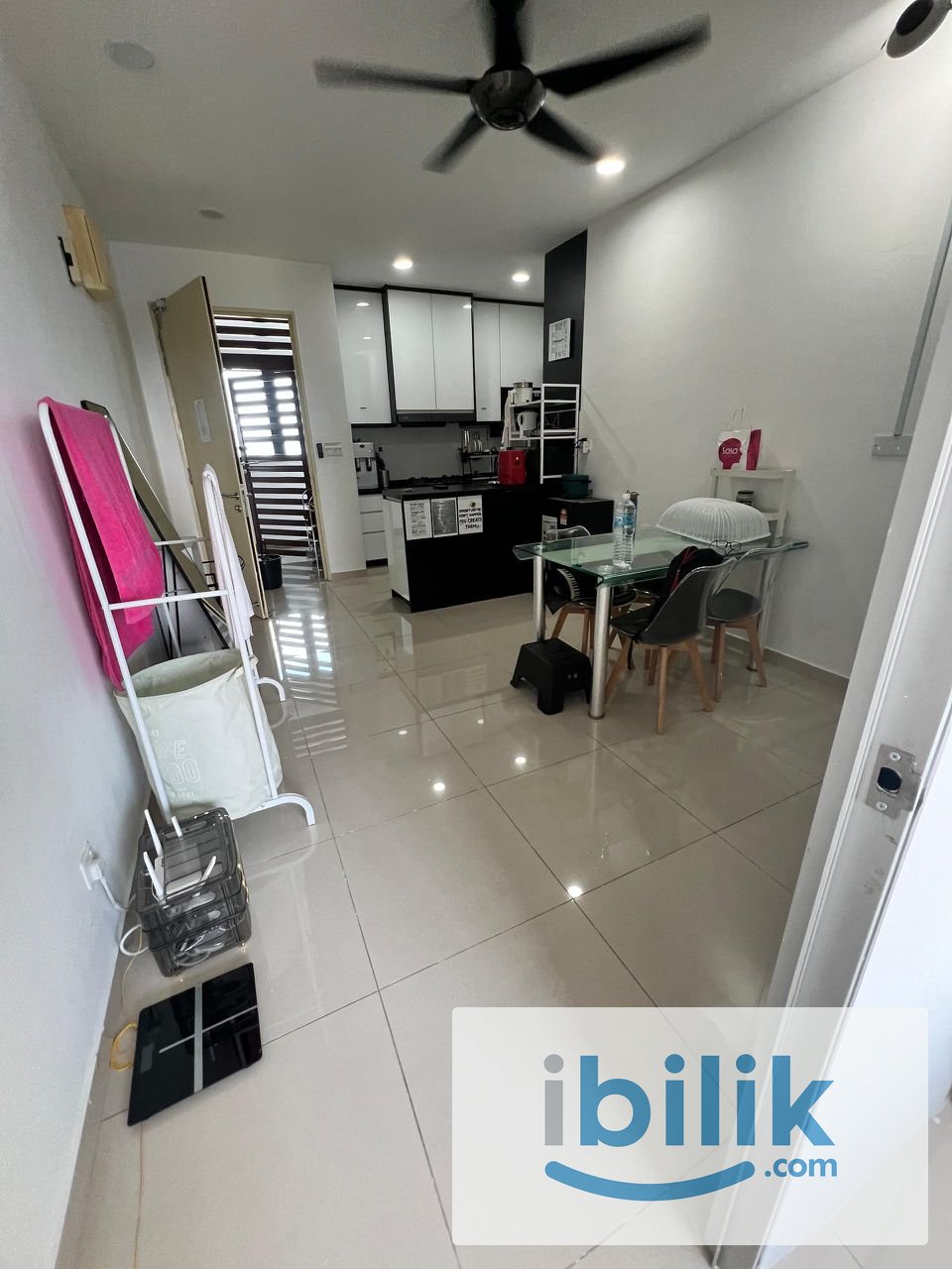 MEDIUM ROOM FULLY FURNISHED(FEMALE UNIT)DIRECT LINK TO LRT - Image 6