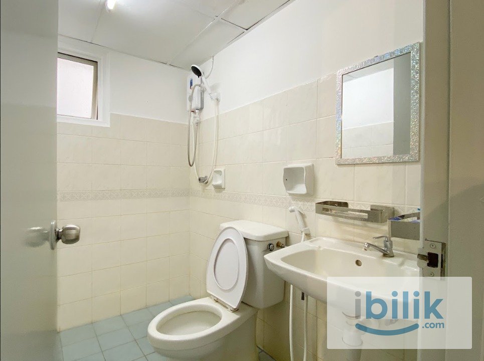 【New Renovate + Near UM】Balcony room for rent - Image 2