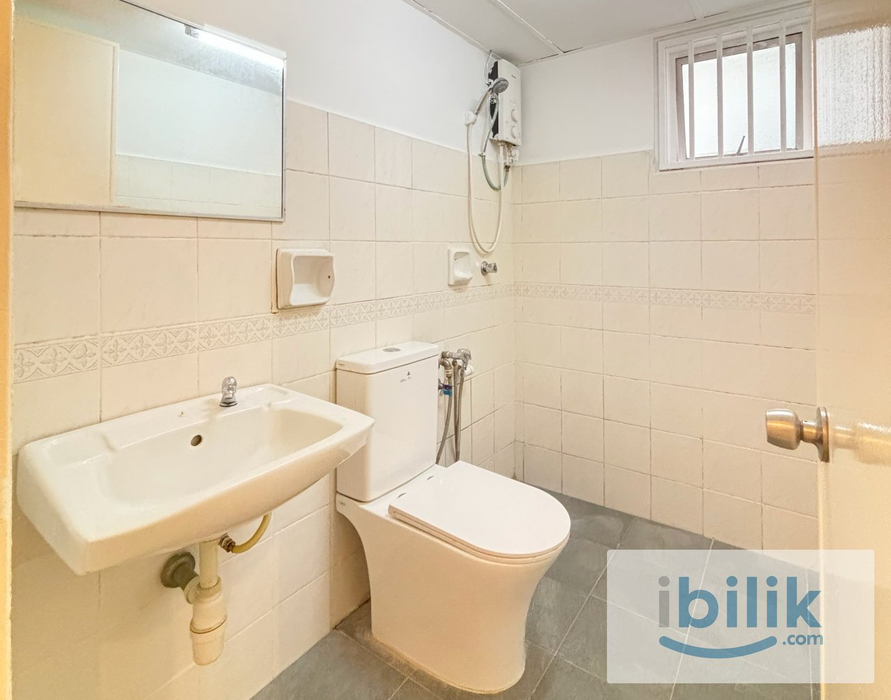 【NEAR UM】Middle Room for rent at PH Phase 2 - Image 1