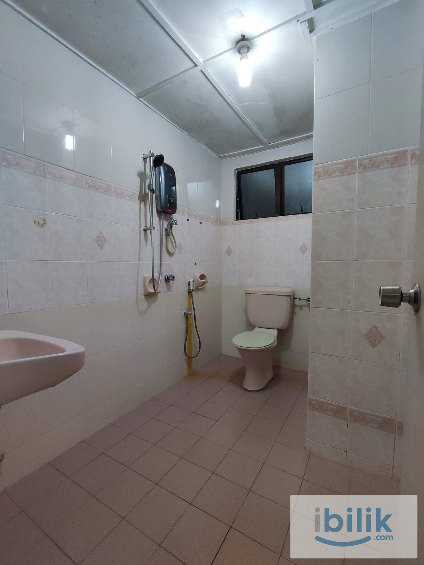 FEMALE UNIT | MIDDLE ROOM FOR RENT @ Vista Komanwel B, Bukit Jalil - Image 7