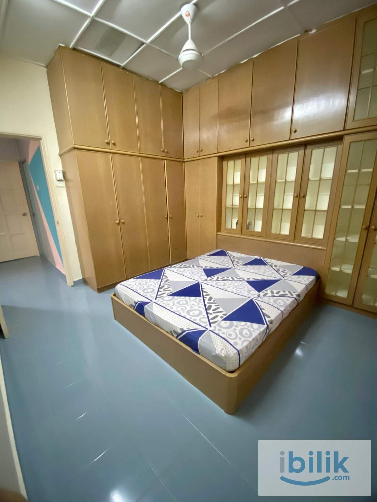 MEDIUM ROOM - 5 min to LRT - Image 1