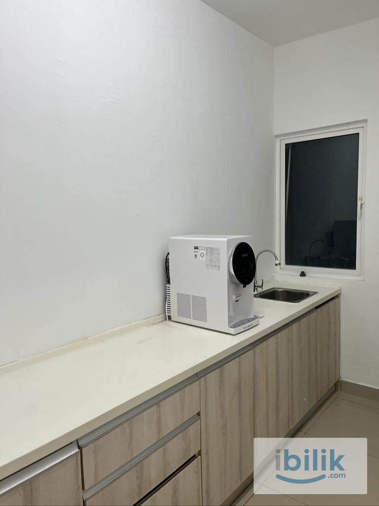 🏫 Female Unit Balcony Room for Rent @Ara Damansara - Image 2
