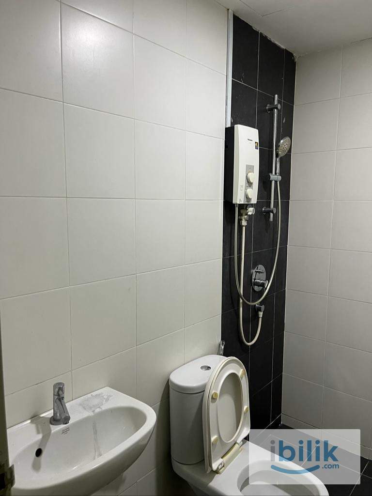 🏫 Female Unit Balcony Room for Rent @Ara Damansara - Image 4