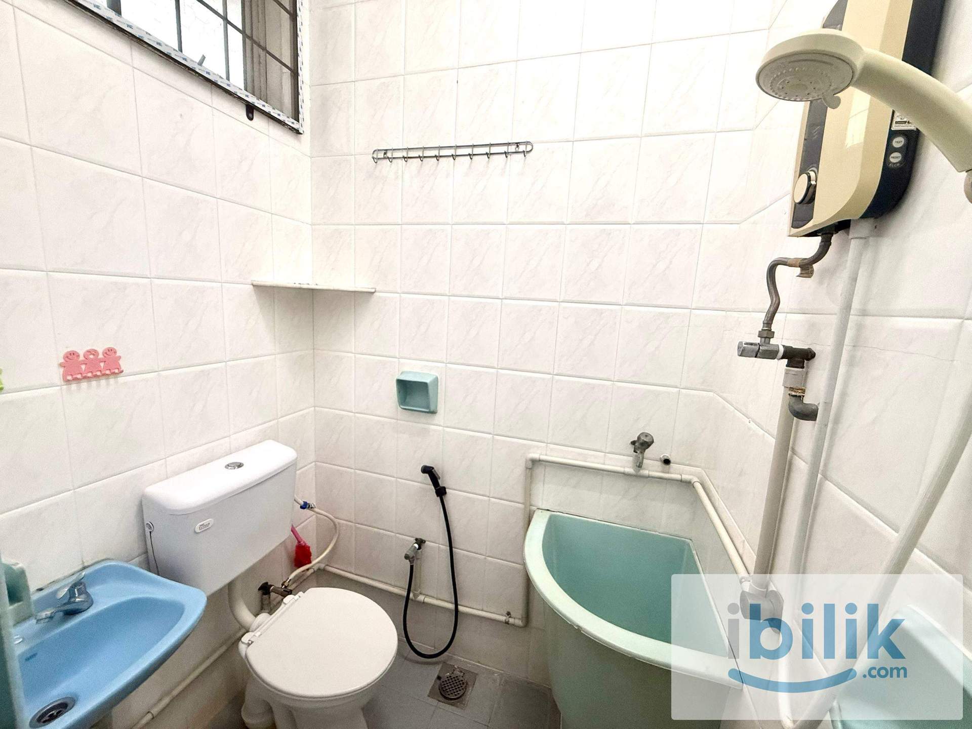 Cozy Middle Room for rent @ Taman Dahlia, Butterworth, Penang - Image 10