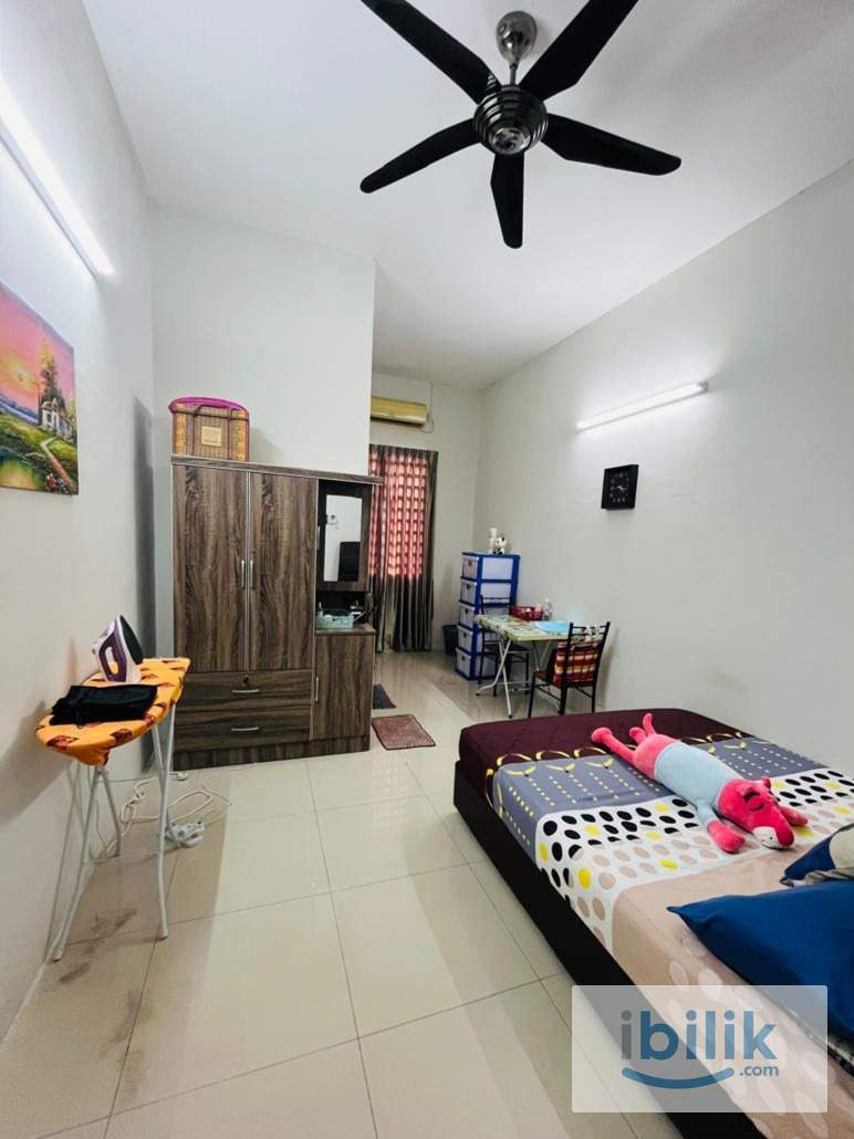 Separate room with attached bathroom - Image 2