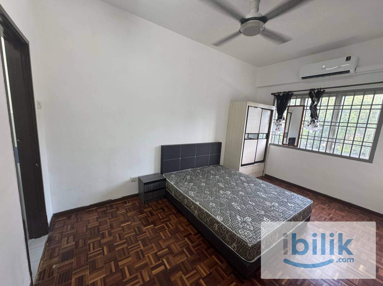 Master Room - Image 2