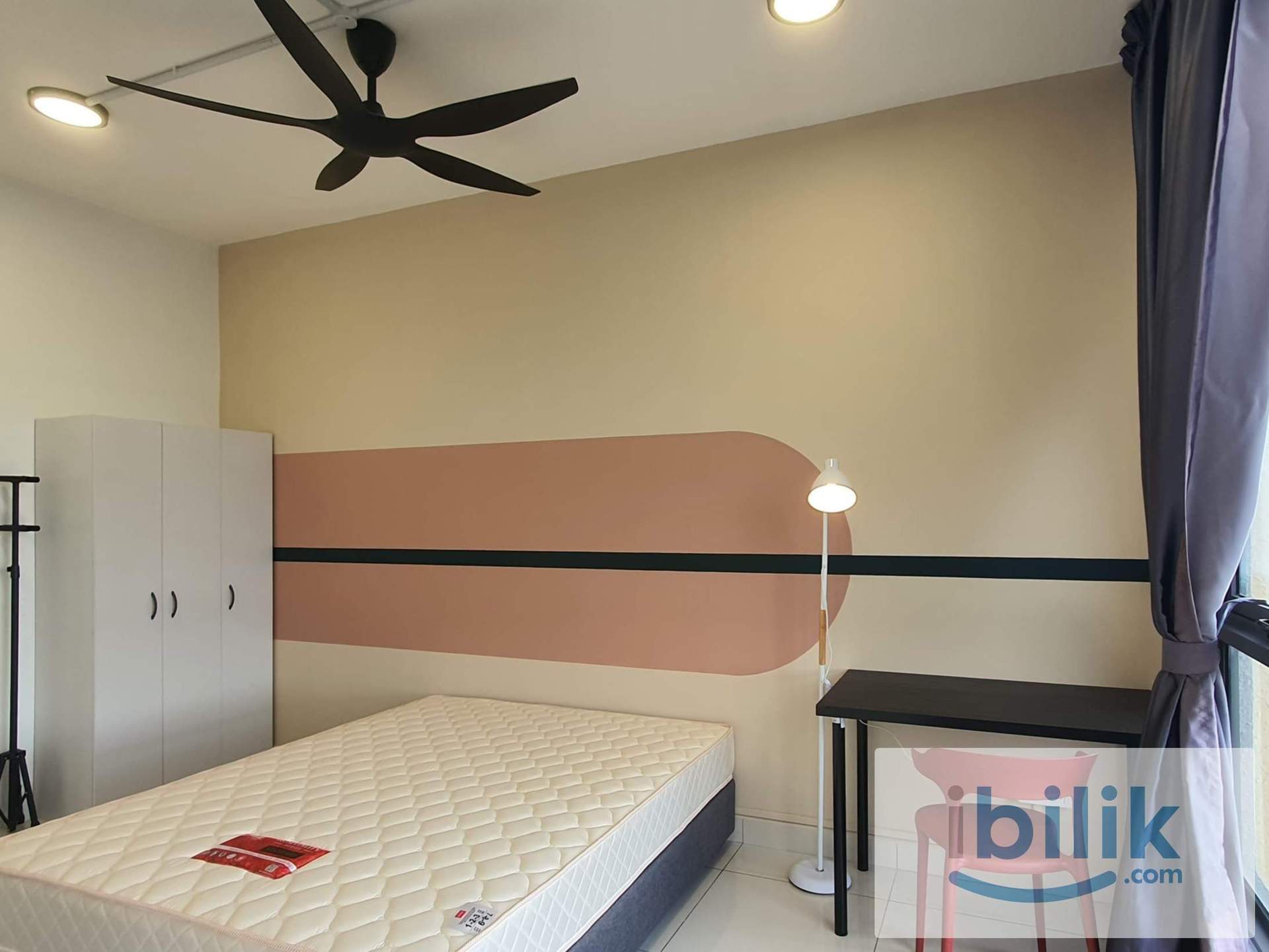 Middle Room - Female Only - Image 1
