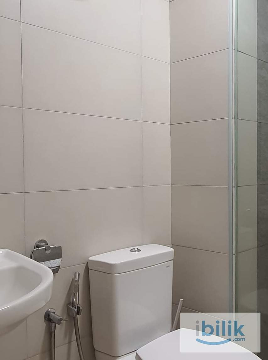 Middle Room - Female Only - Image 2