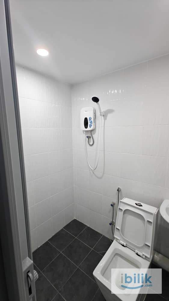 Master Room with attached Bathroom - Image 3
