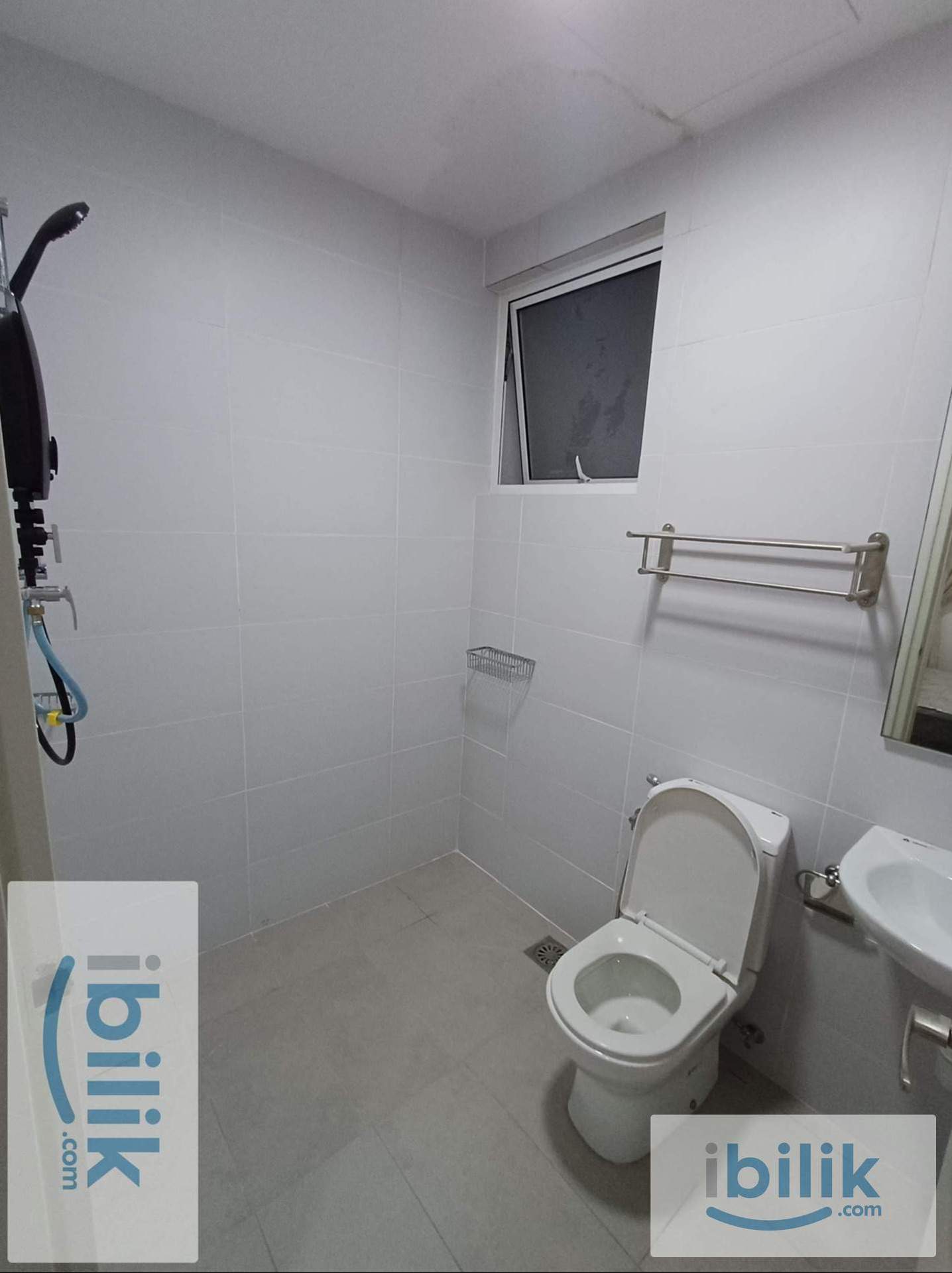 Single room with personal bathroom for rent at Nadayu 801 - Image 3