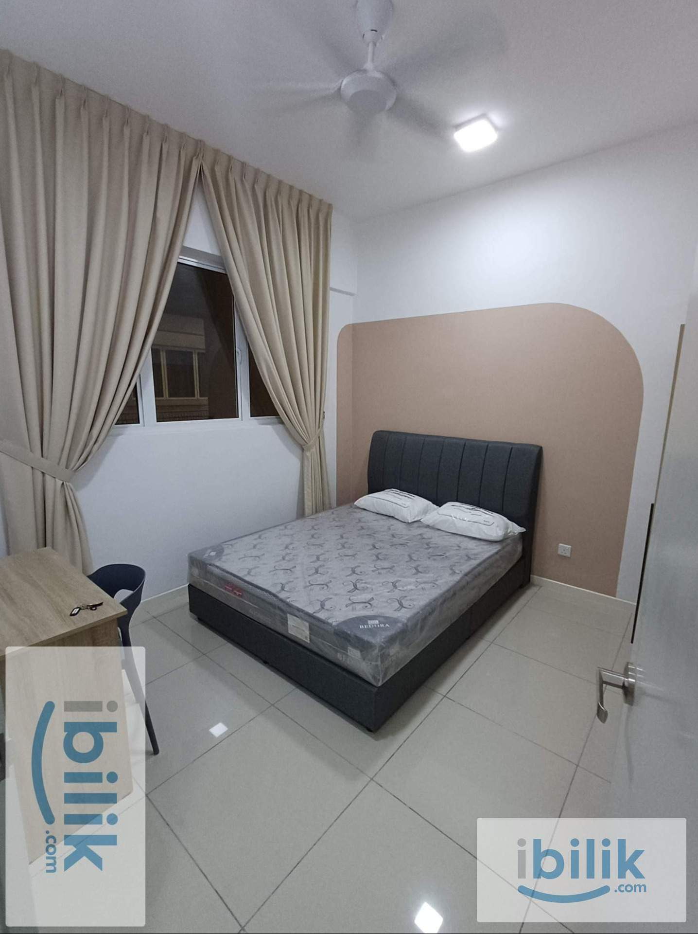 Single room with personal bathroom for rent at Nadayu 801 (Female only) - Image 1