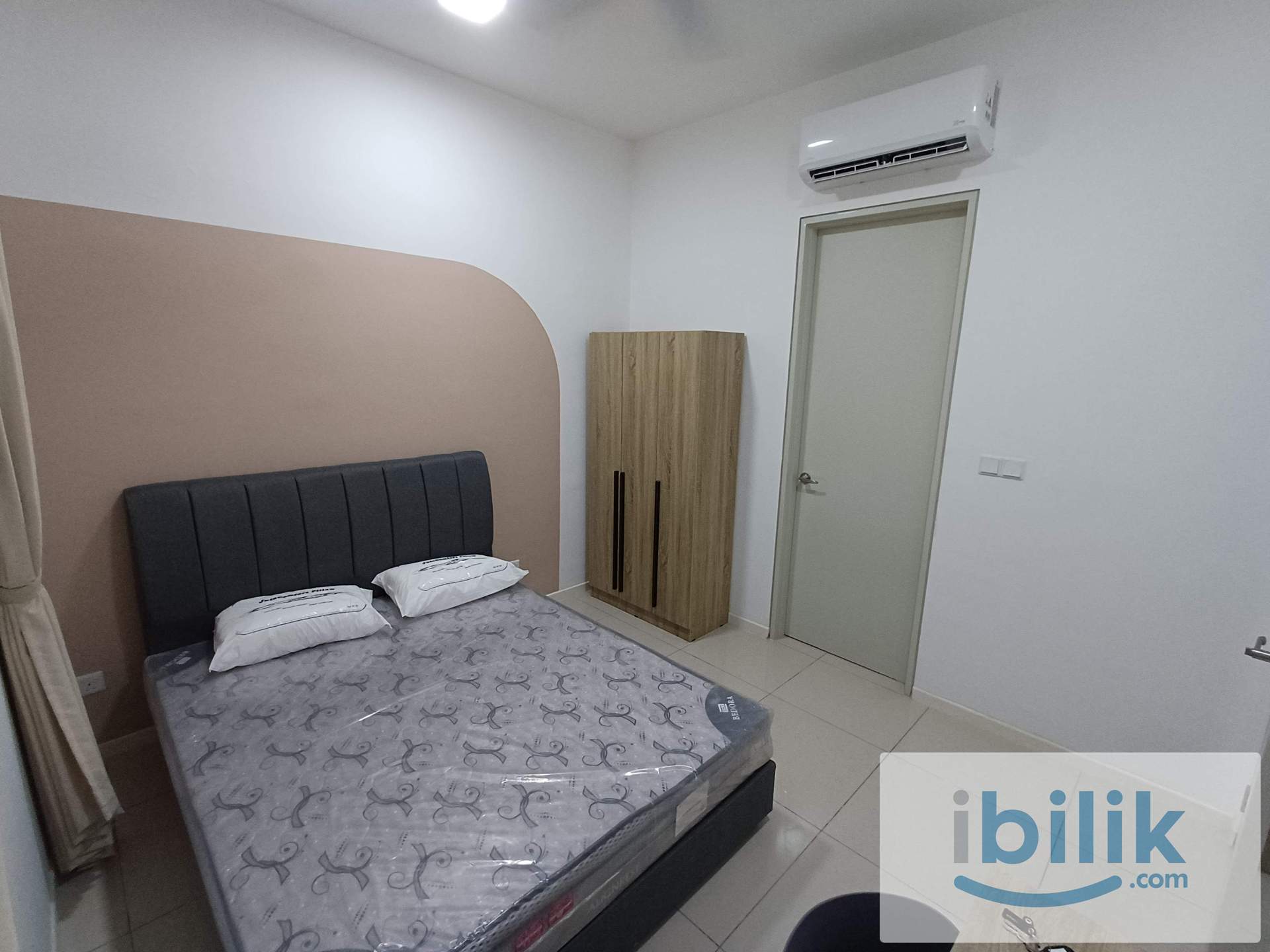 Single room with personal bathroom for rent at Nadayu 801 (Female only) - Image 2