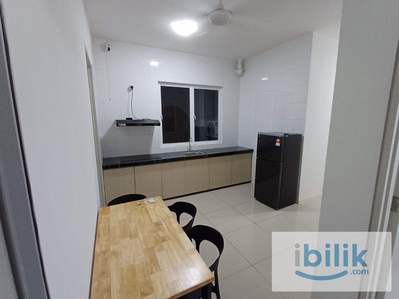 Single room with personal bathroom for rent at Nadayu 801 (Female only) - Image 3