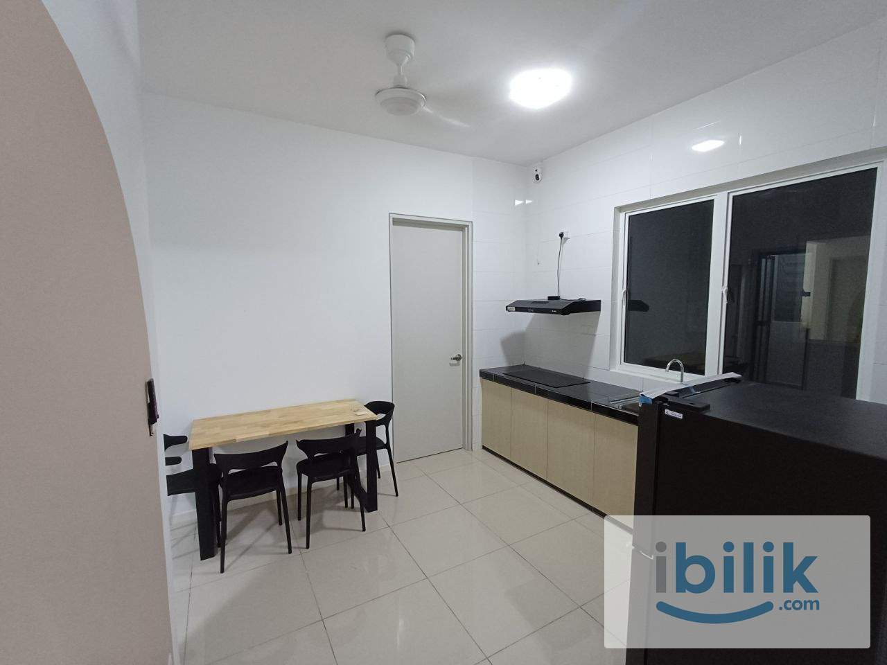 Single room with personal bathroom for rent at Nadayu 801 (Female only) - Image 4
