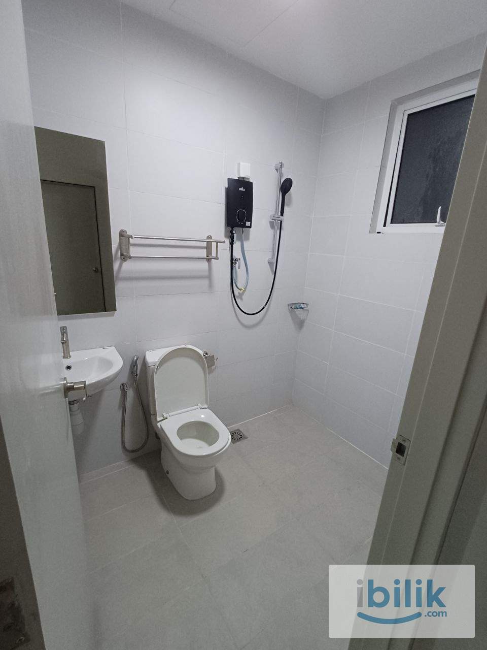 Single room with personal bathroom for rent at Nadayu 801 (Female only) - Image 7
