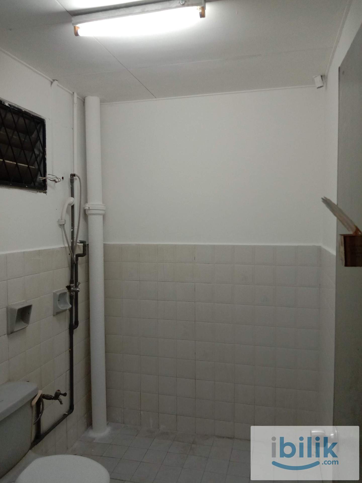 Master bedroom at Taman Inderawasih for rent - Image 2