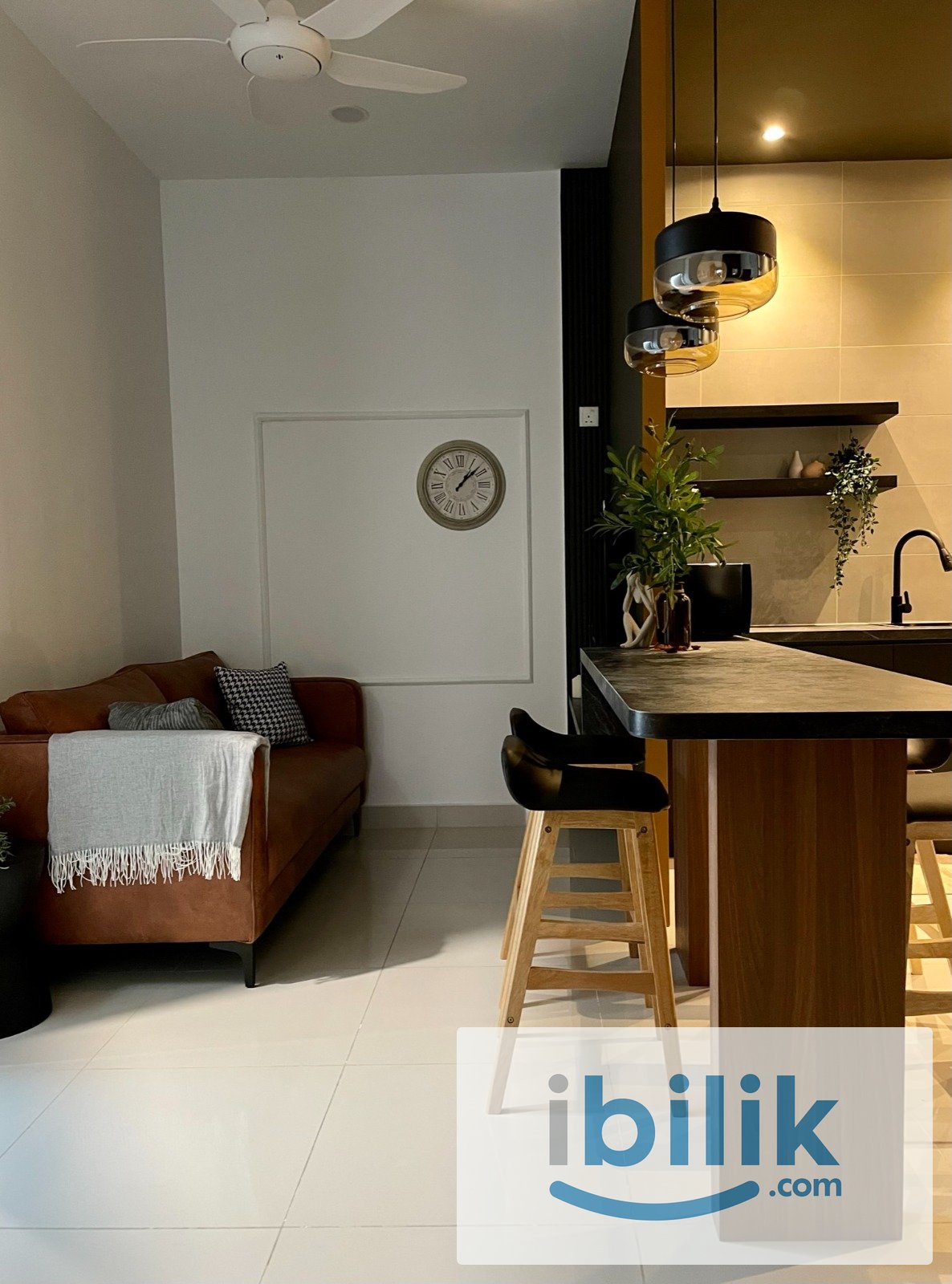 Masterbedroom for male near MRT - Image 4