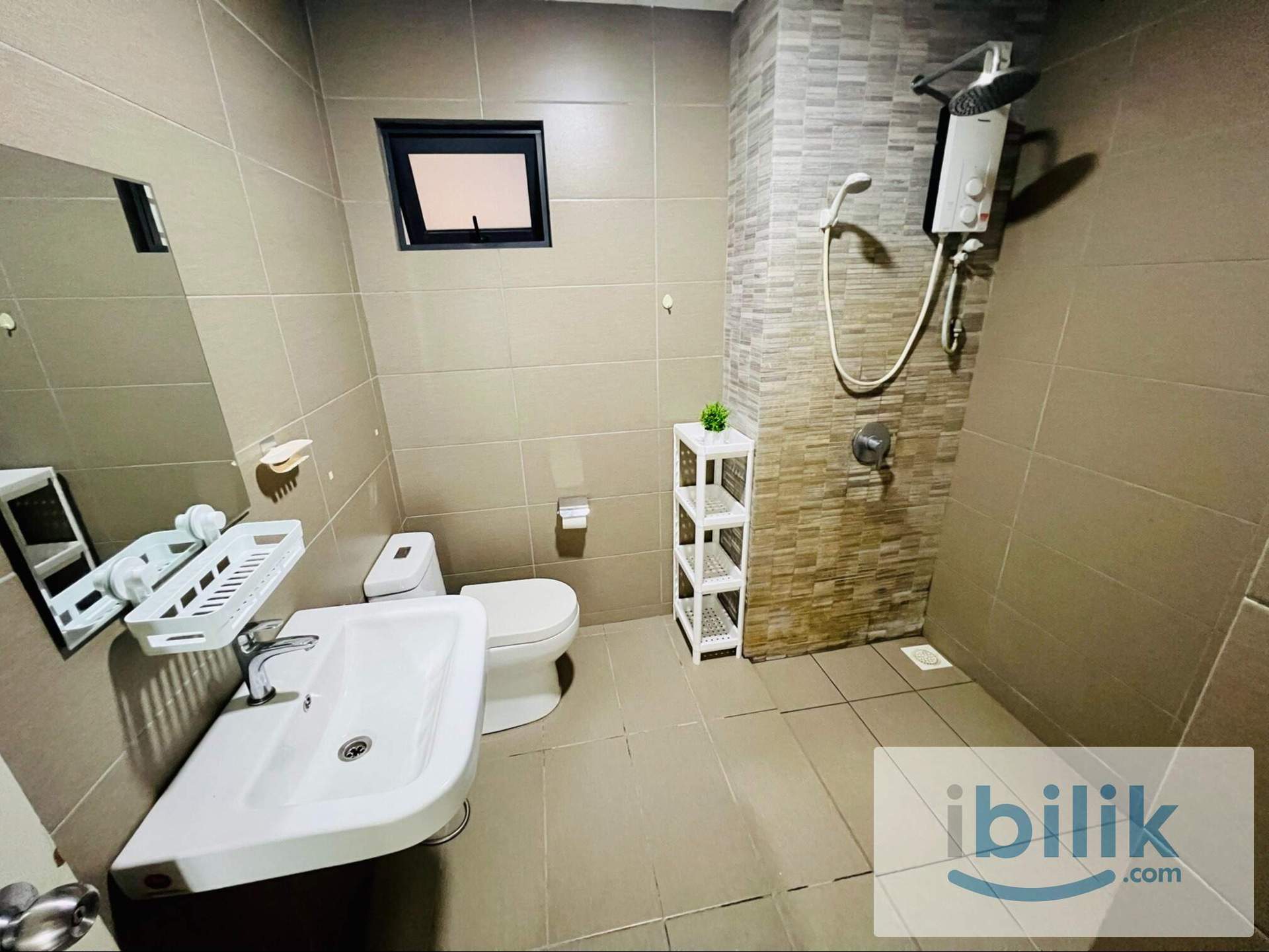 Middle Room at Parkhill Residence, Bukit Jalil - Image 5