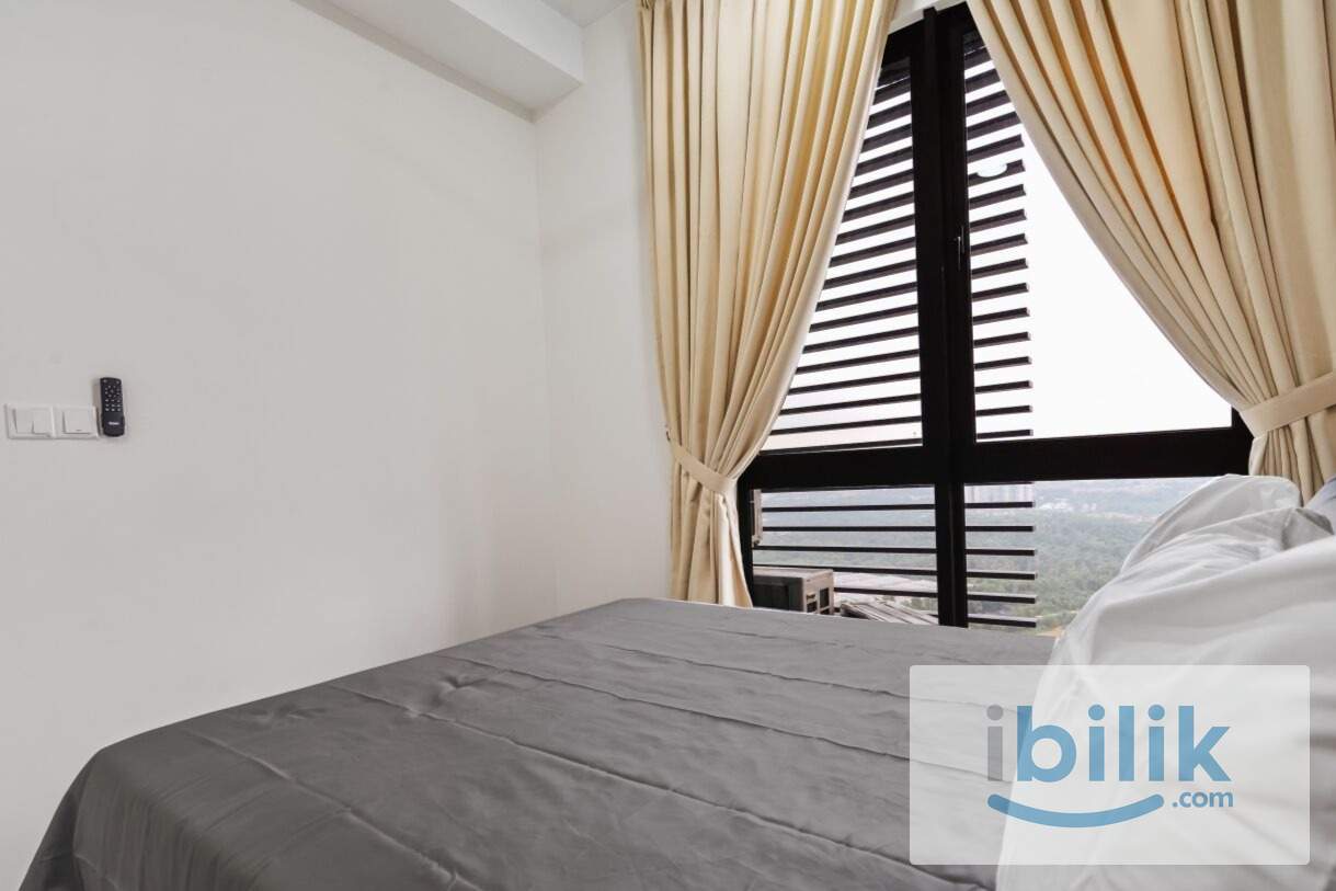Exclusive Fully Furnished Private Medium Room, Walking Distance MRT - Image 1