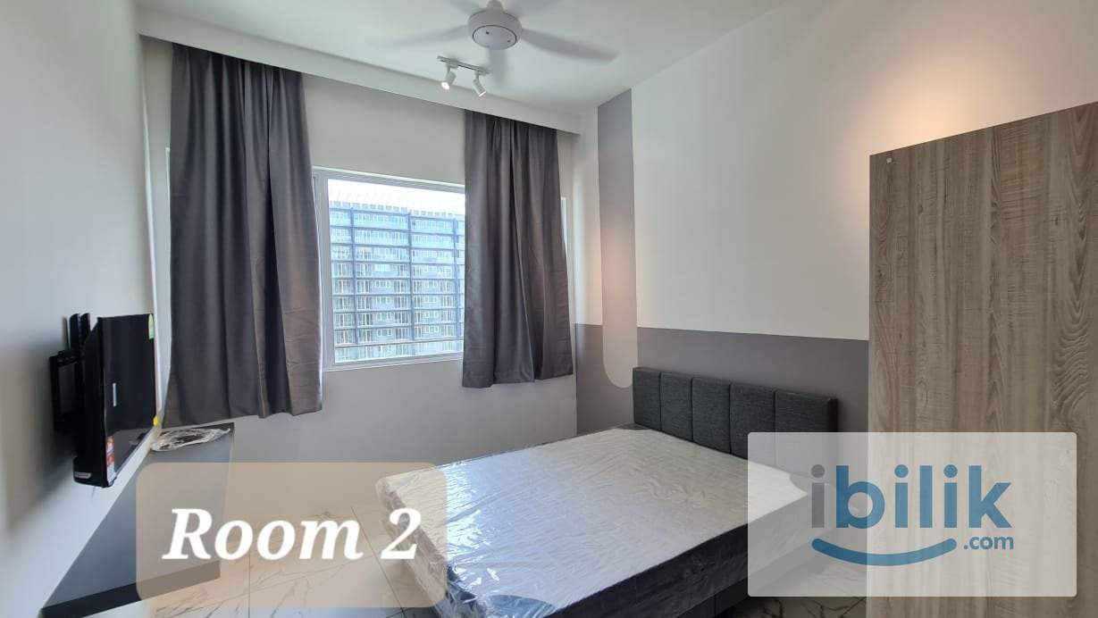 Middle Room at Quay West, Penang - Image 1