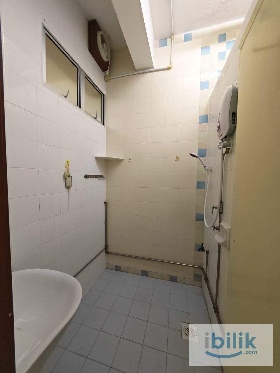 Jelutong Landed terrace house Medium room for RENT ‼️ - Image 7