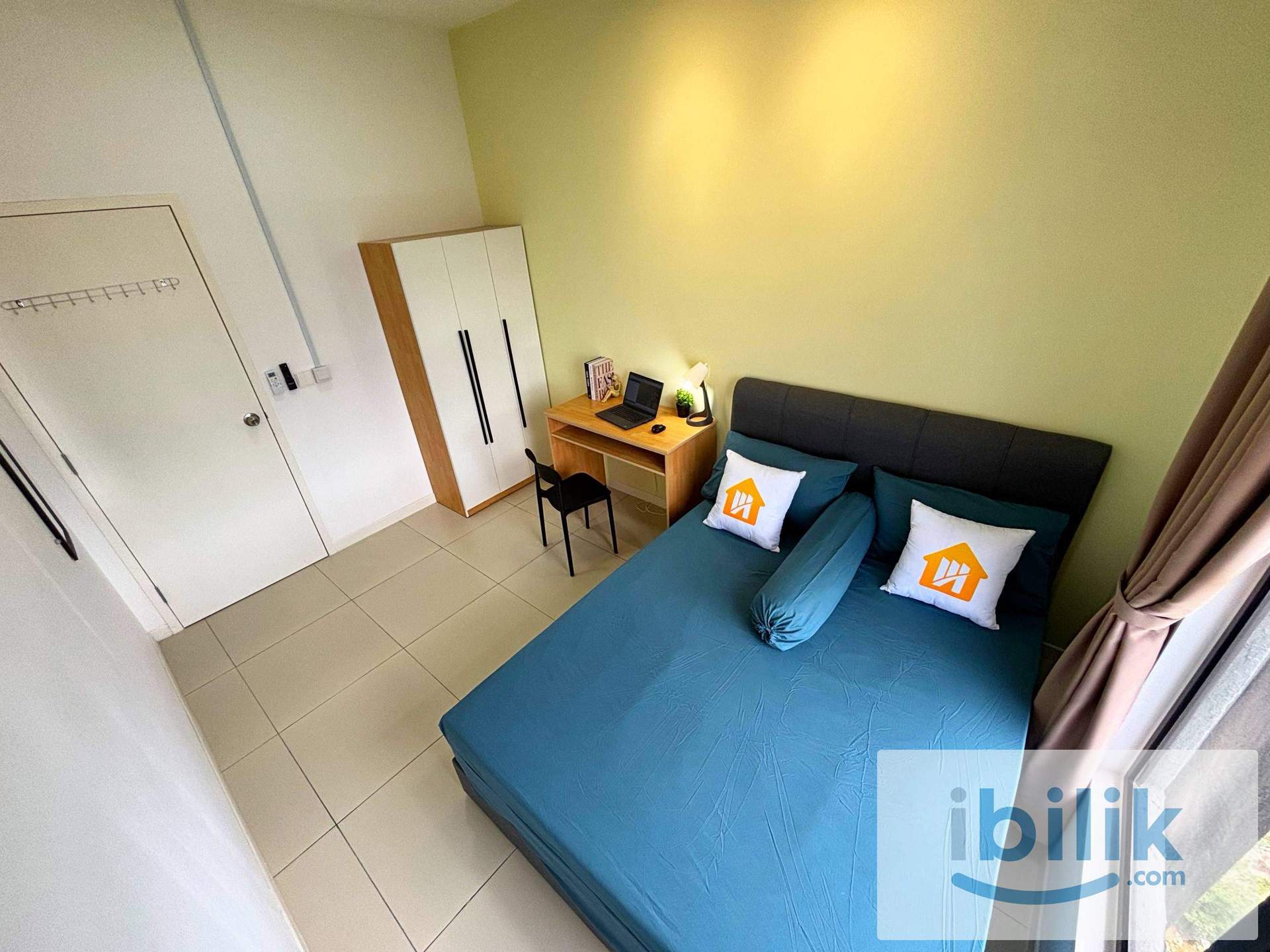 📍Kinrara room for rent 🤩PROMOTION!!!! 🤩Medium Room ✅ New Mattress Aircond Wardrobe Table Chair  - Image 1