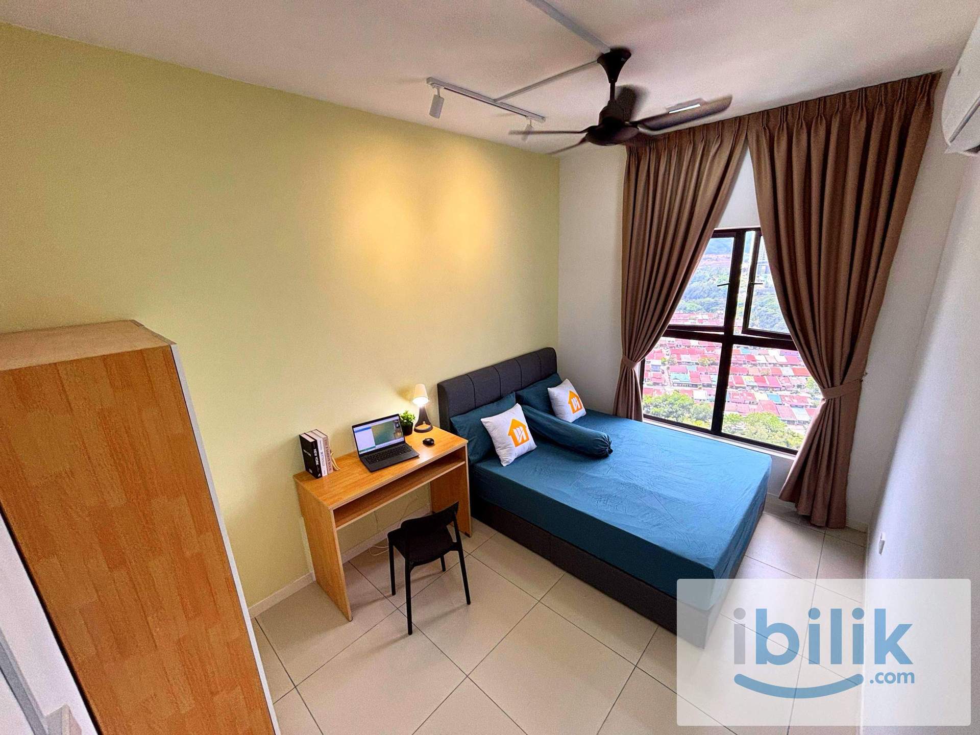 📍Kinrara room for rent 🤩PROMOTION!!!! 🤩Medium Room ✅ New Mattress Aircond Wardrobe Table Chair  - Image 9