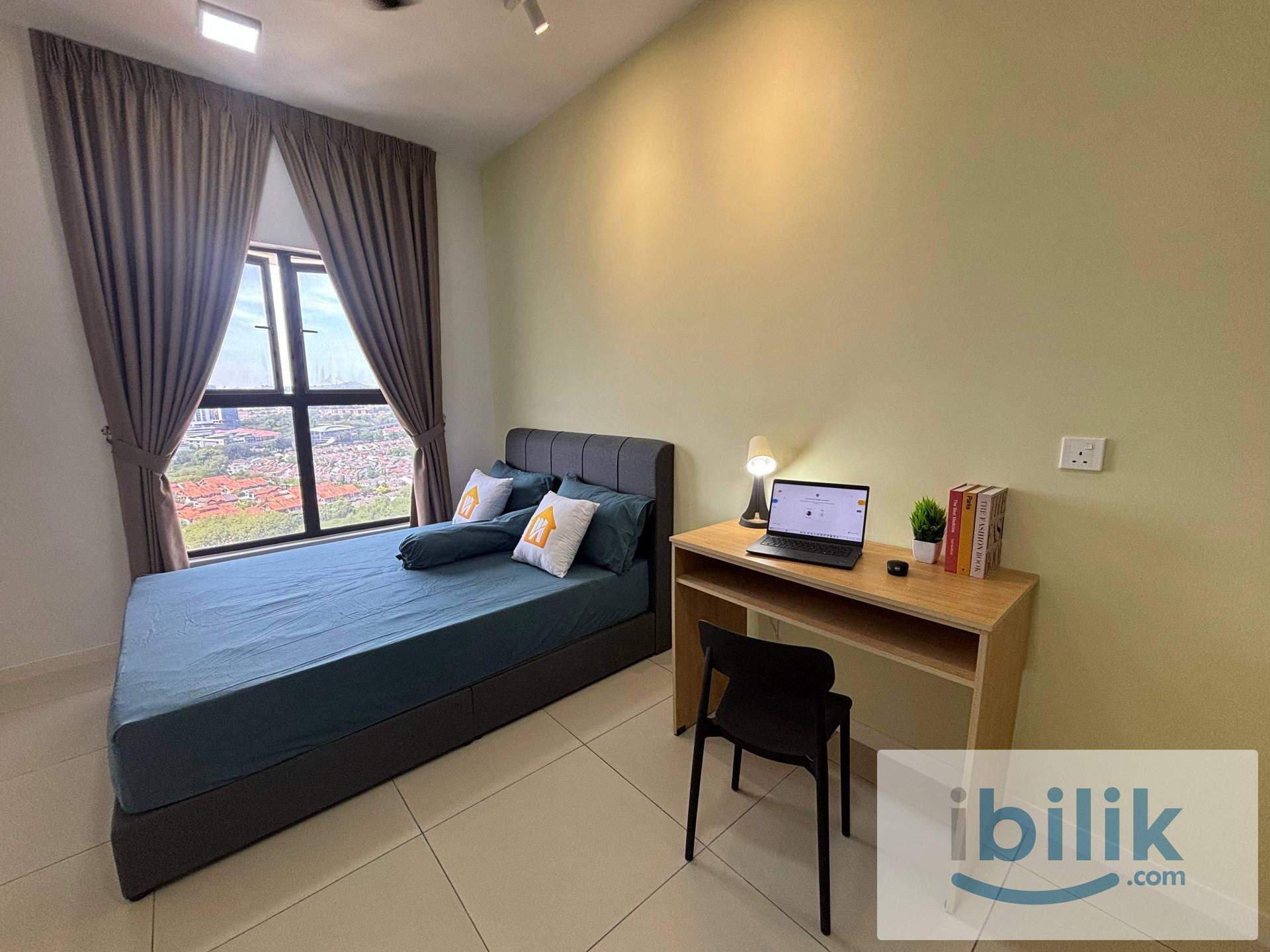 📍Kinrara room for rent 🤩PROMOTION!!!! 🤩Master Private Room ✅ New Mattress Aircond Wardrobe Table Chair  - Image 8