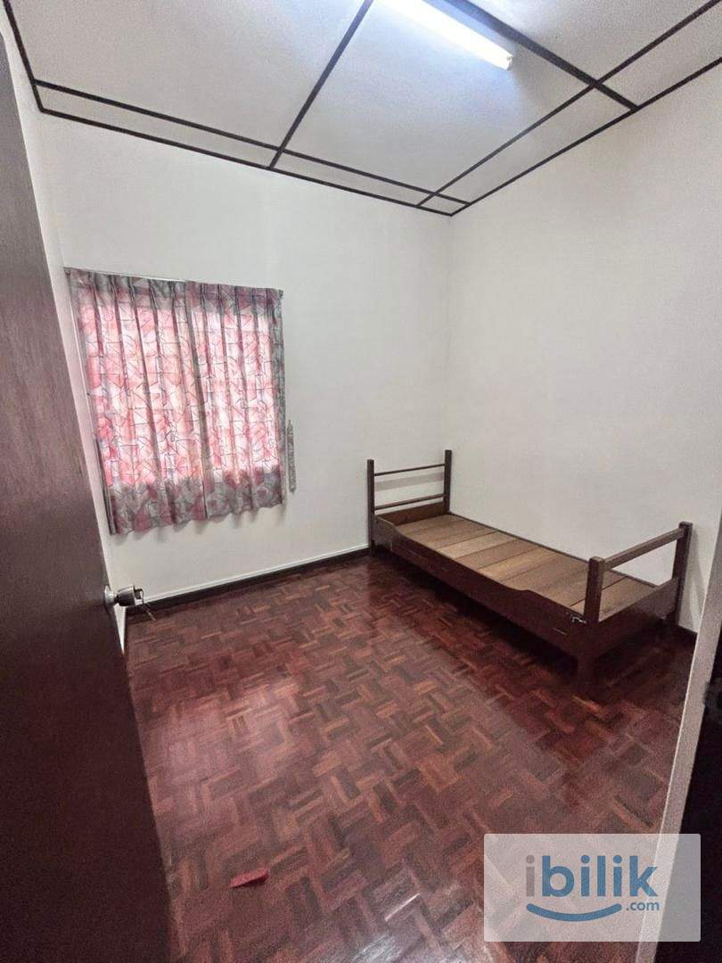 Affordable Spacious Room - Image 1