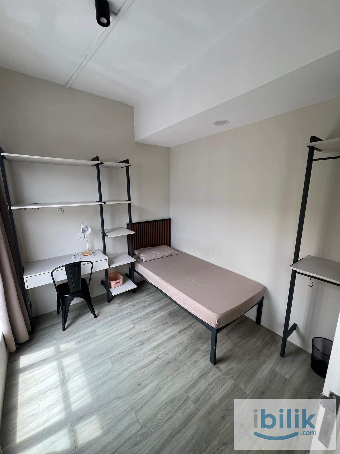 Windowed Comfy Room in USJ21 🔥 Immediate Move-In Discount ‼️ Free WIFI Water Bills  - Image 1