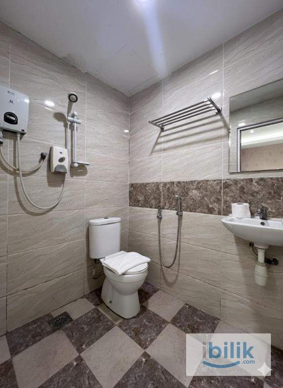 Cozy Master Bedroom in SS4D 🔥 10 Min Walking To LRT Kelana Jaya 🛜 Free WiFi - Image 2