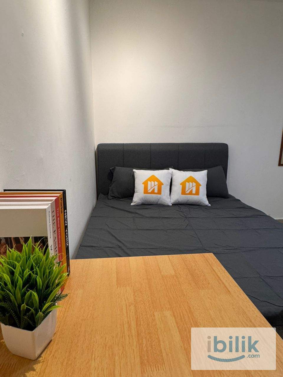 🤩 HIGH SPEED INTERNET MEDIUM Room 📍De Tropicana, Kuchai Lama, NEW 10” Mattress  Aircond Wardrobe Table Chair  - Image 1