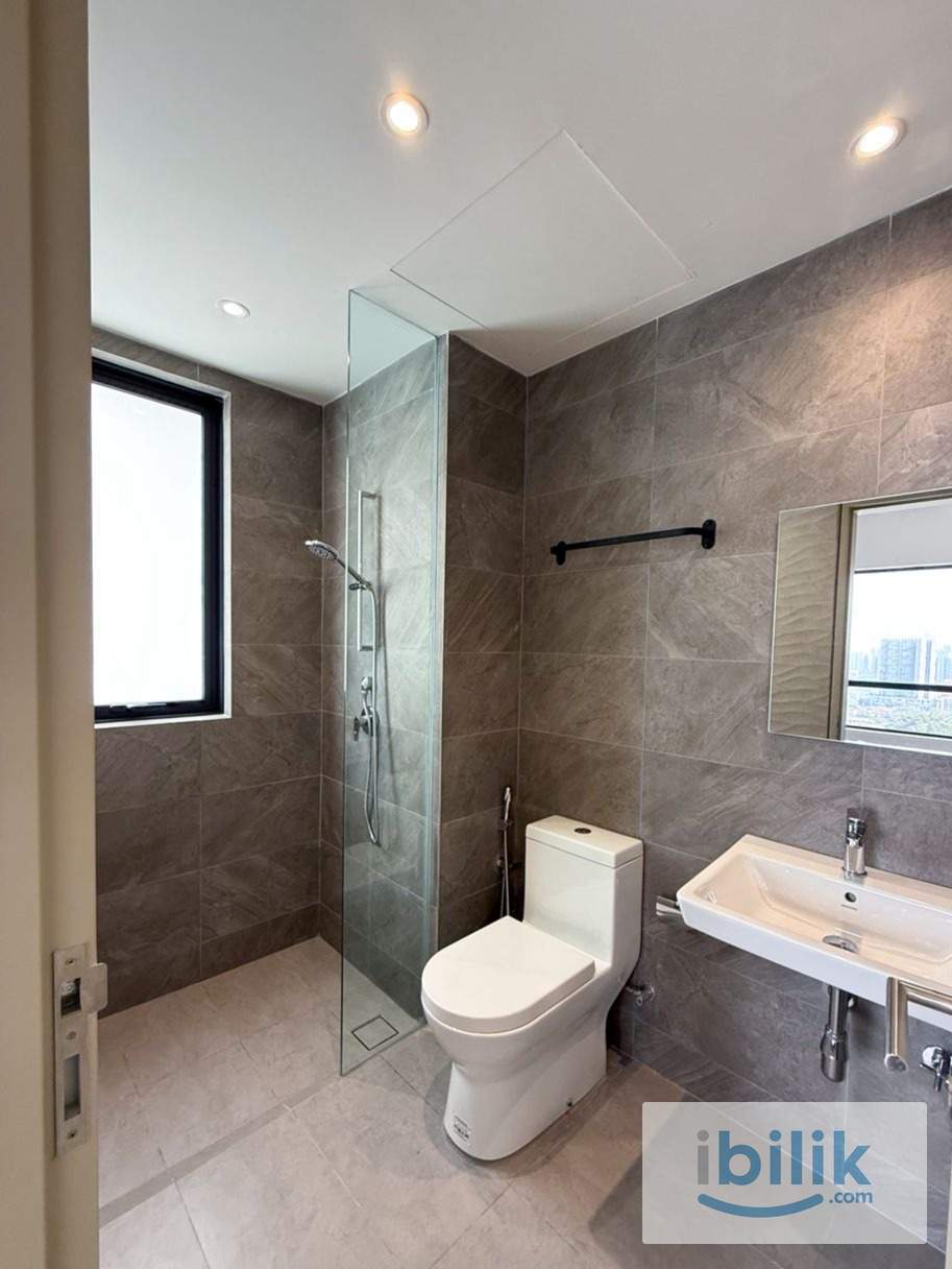 Quinn Residence Female Room For Rent 🎉 - Image 4