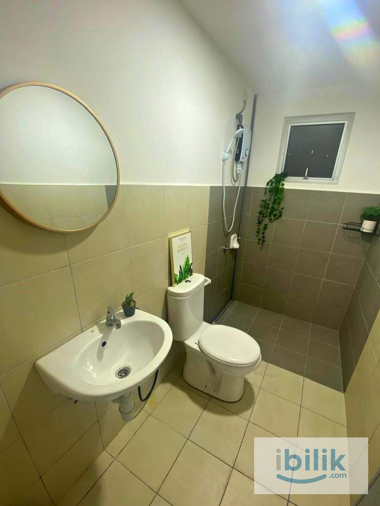 Budget 1 pax Middle Room @ Mont Kiara Kasih Kondo [ Aircond + Share Bathroom ] - Image 1