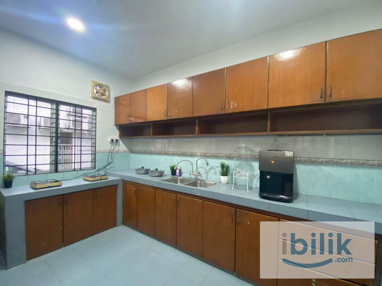 Petaling Jaya Section 17 @ Master Room With Aircond / Private Bathroom Near SS2 Sinchew University Malaya - Image 1