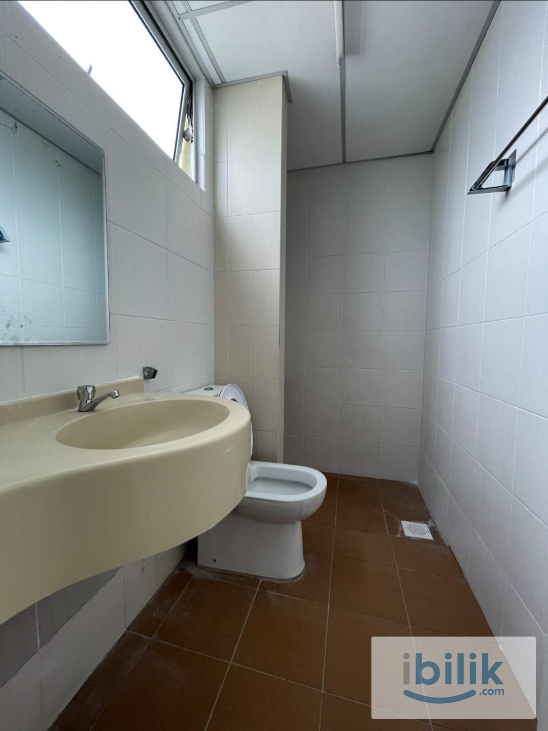 Near TARUMT | PV16 Medium Room | Share Bathroom - Image 5