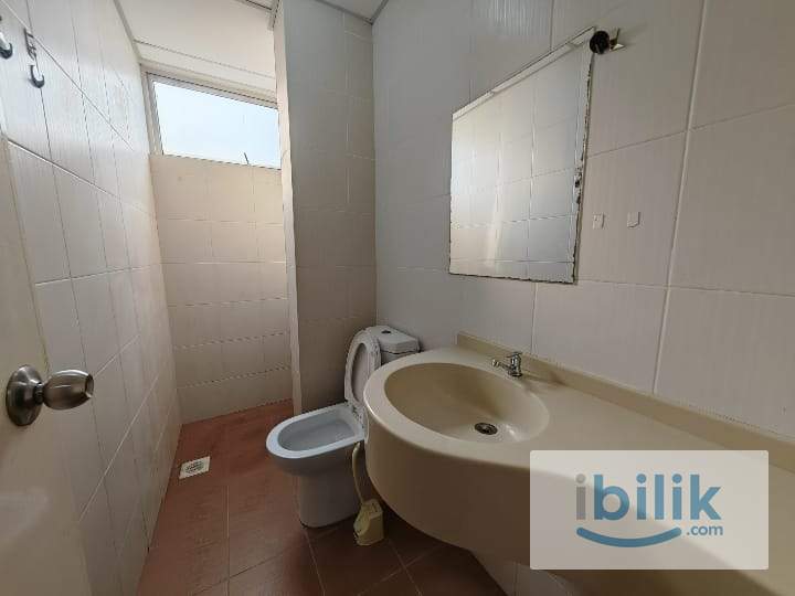 Master Room | Private Bathroom | Utilities Include  - Image 5
