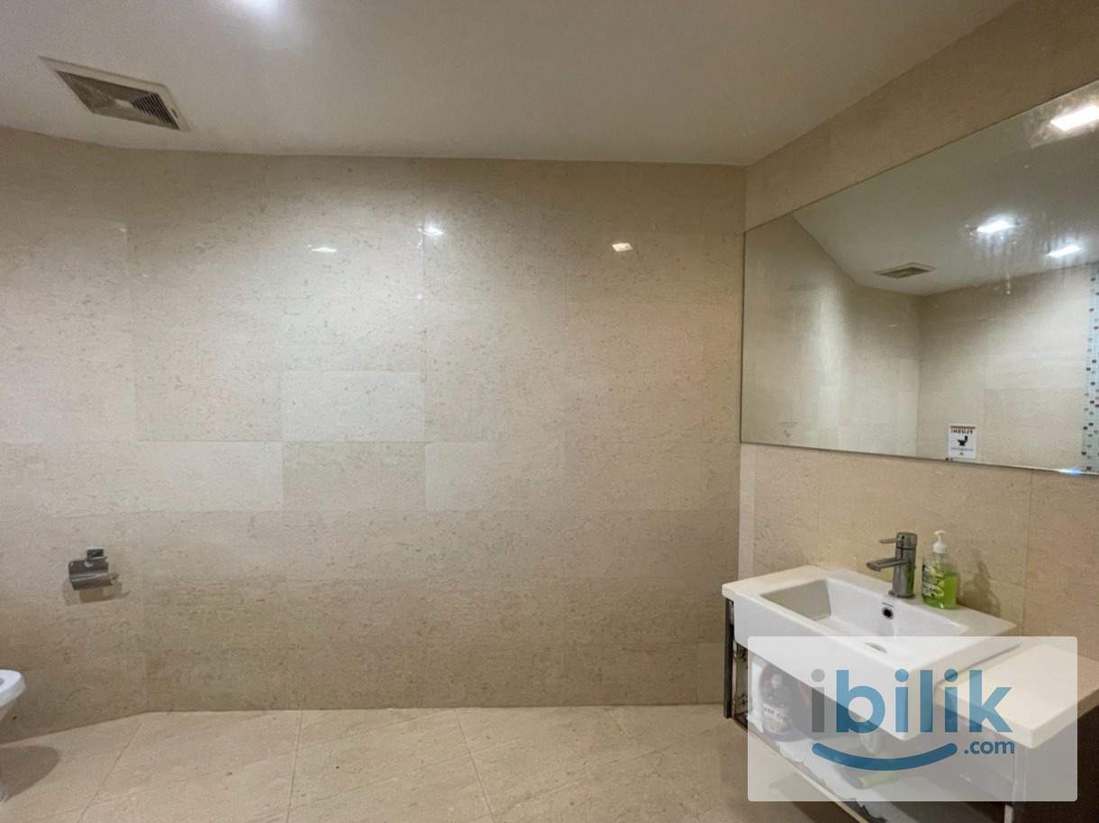 🧳 Fully Furnished Unit at Regalia – Move In Anytime! 📦 - Image 5