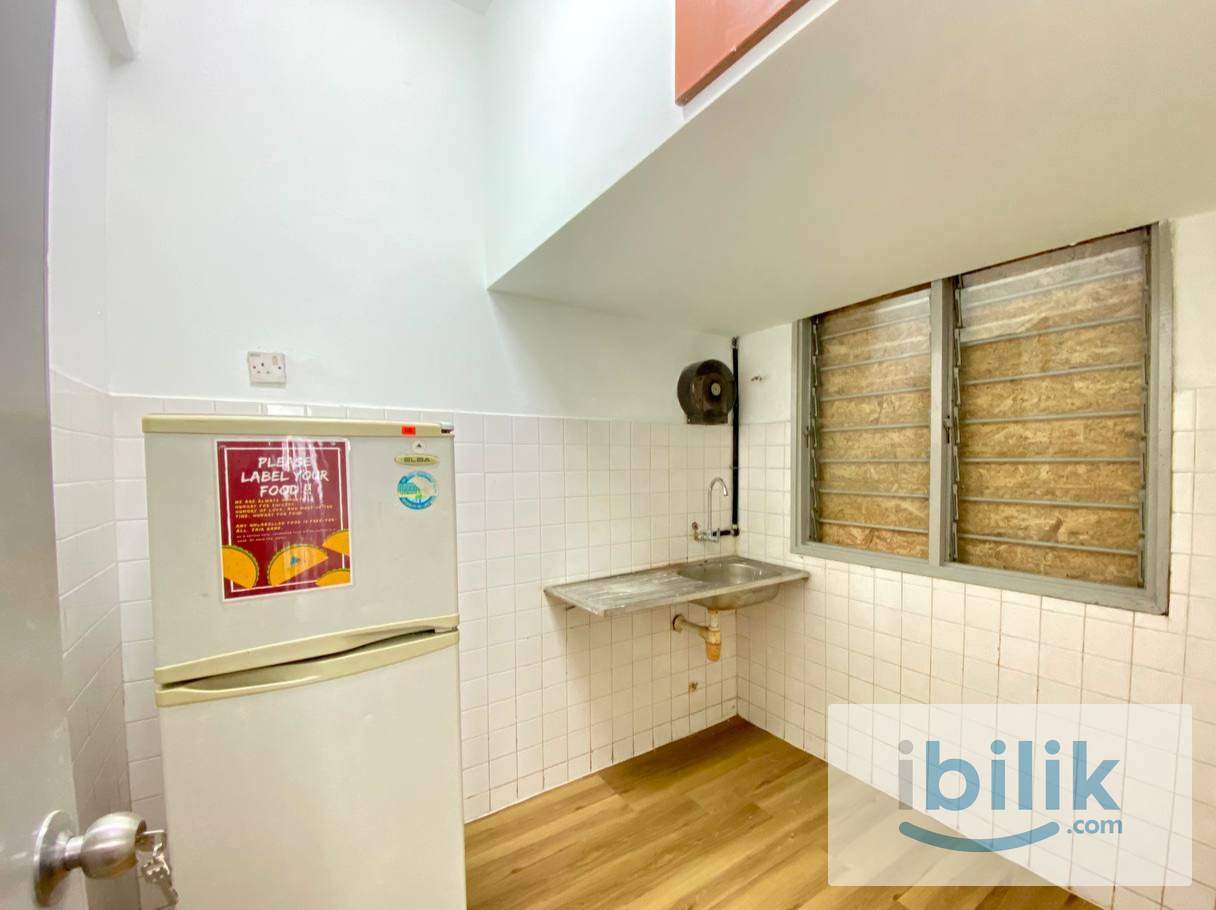 🏢 Desa Petaling – Single Room with Window, Fully Furnished 🛏️ - Image 4