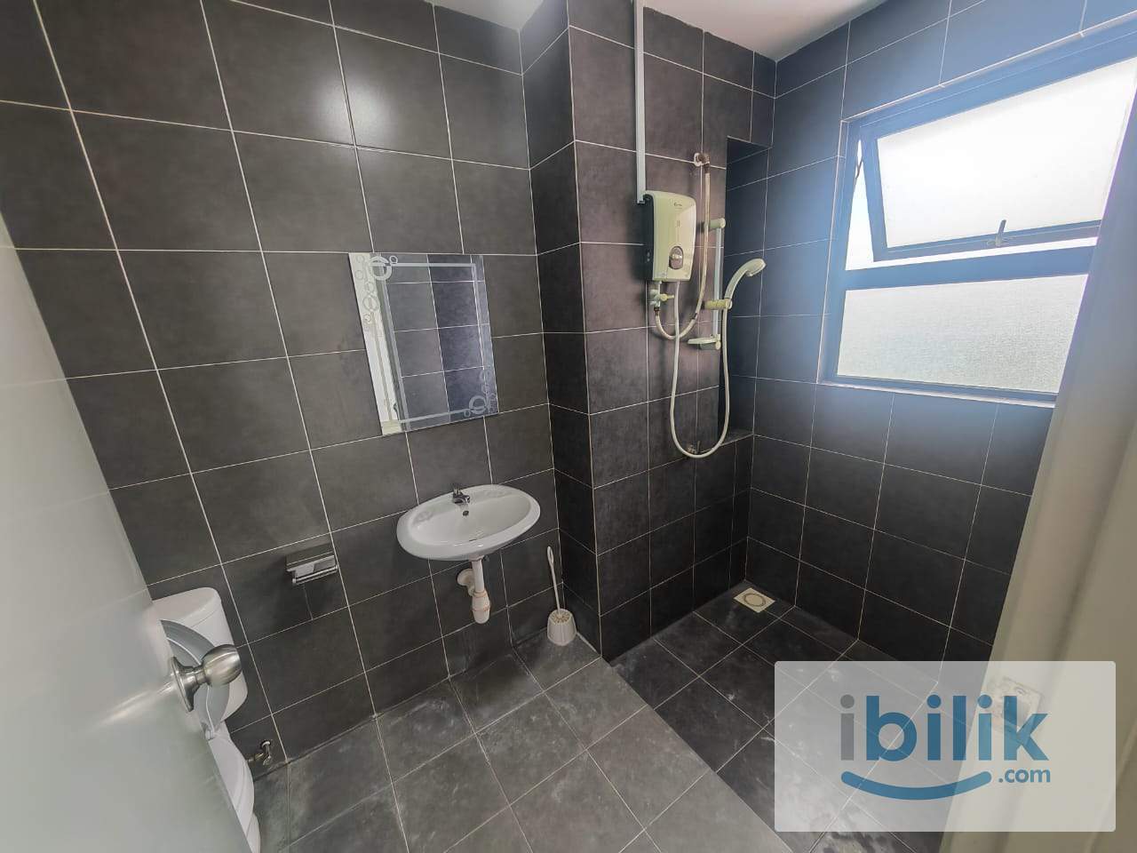 Female Master Room Fully Furnished near balakong NSK UTAR Aeon Cheras - Image 4