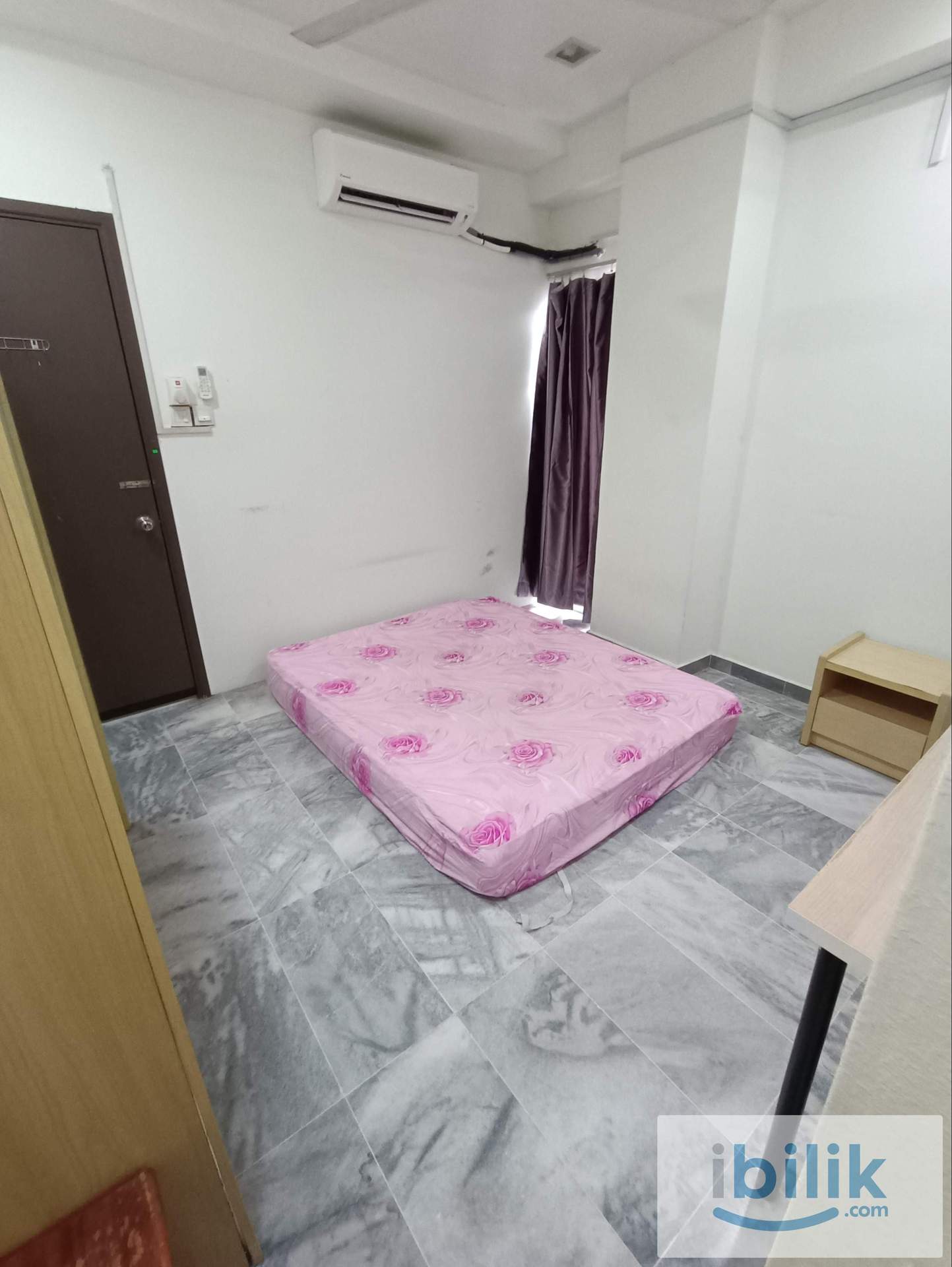 Small Room - Image 3
