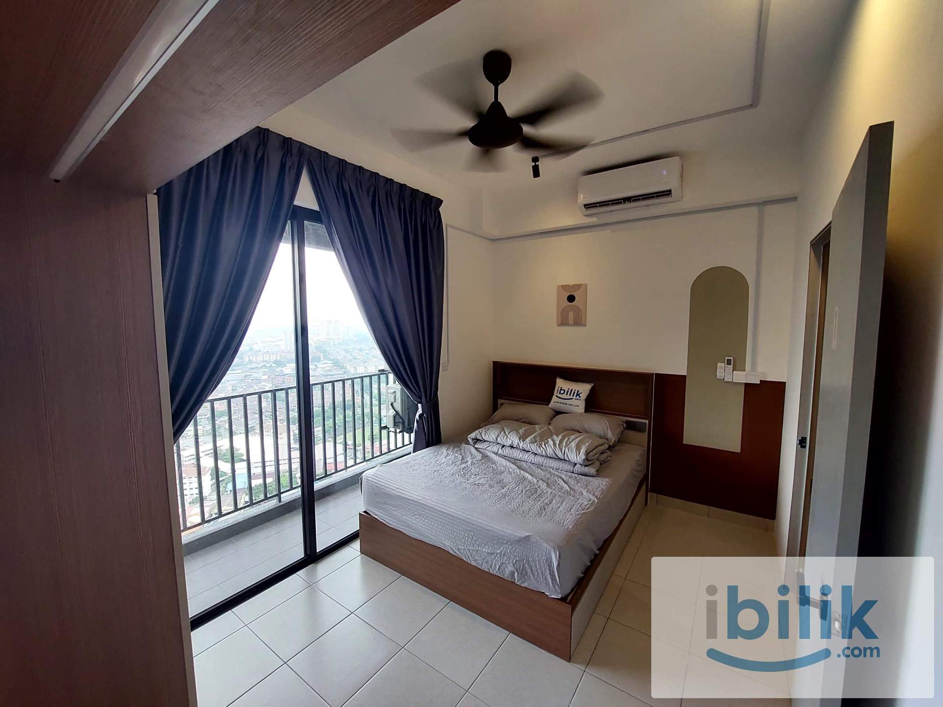 [Female Unit Next to MRT] 😍 Cozy Medium Room with Private Balcony and Beautiful View from High Floor! - Image 1