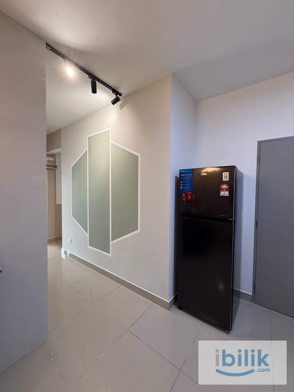 M Vertica Mix Unit Medium Room for Rent (FREE Utilities Wifi) - Image 5