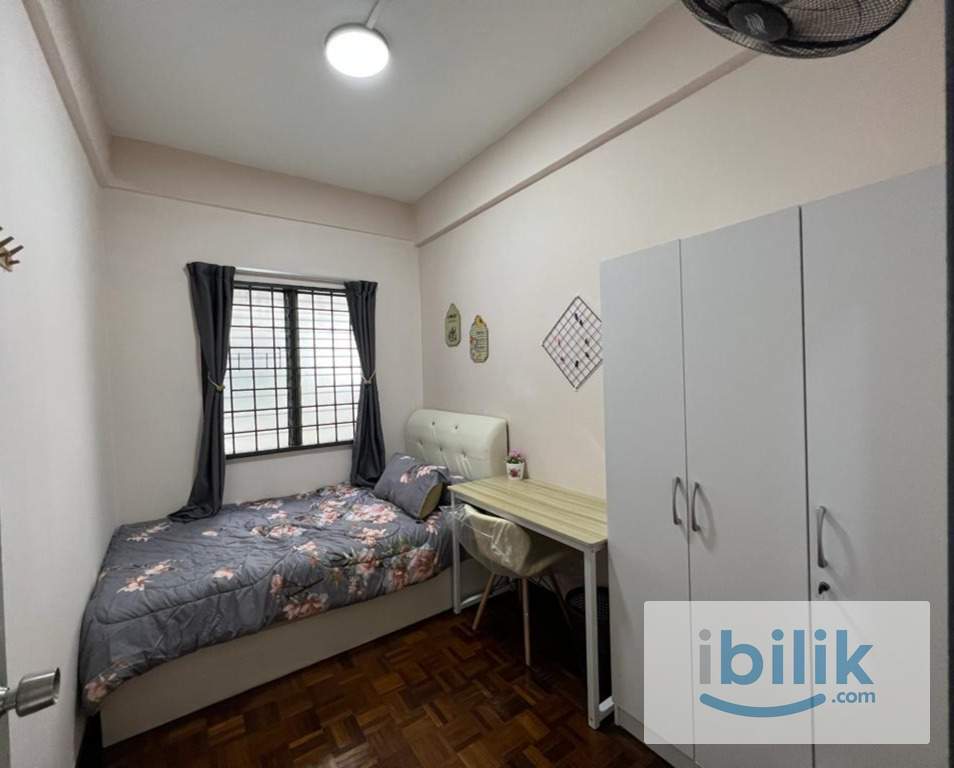 Master/Middle Room - Image 1