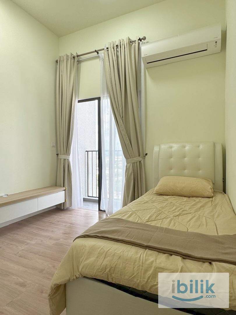 ‼️Premium ⭐️ Double Single Room with Balcony Fully Furnished @ NEW Aircond Wardrobe, Seksyen 13 Near MSU - Image 4