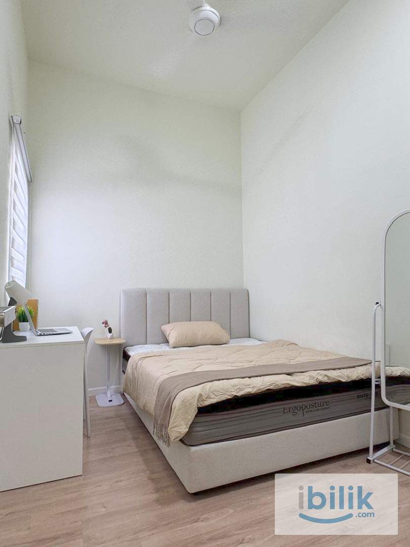🎯 HIGH SPEED INTERNET Medium Room 📍DIAN RESIDENCY, NEW 10” Mattress  Aircond Wardrobe Table Chair  - Image 4