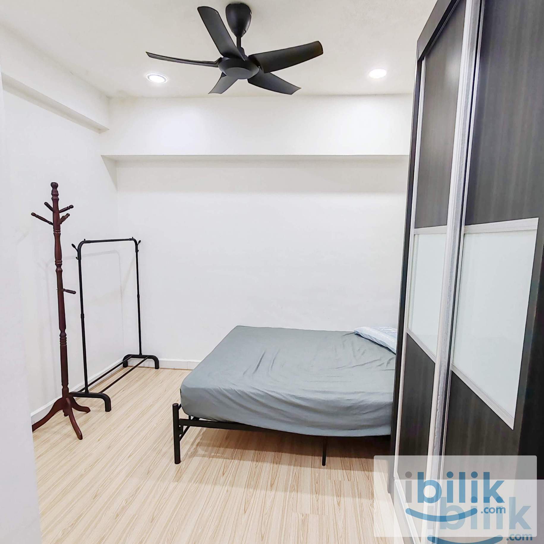 Middle Room at Elit Heights, Bayan Baru - Image 1
