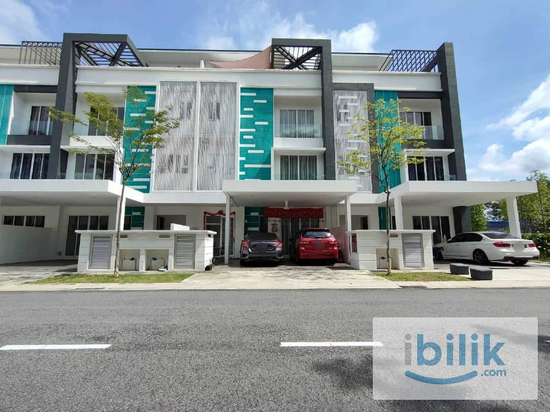 Rawang gated and guarded, fully furnished middleroom with attached bathroom to let - Image 8
