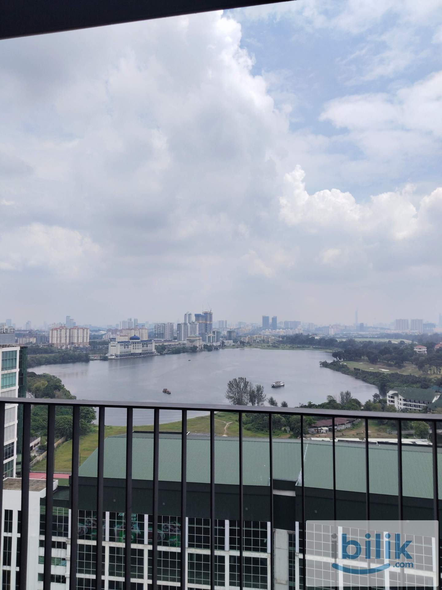 BALCONY ROOM - SERDANG , MIX UNIT  - Image 6